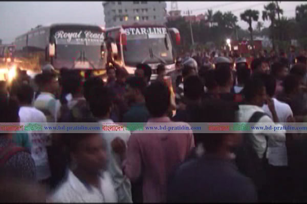 কোটা সংস্কারের দাবিতে কুমিল্লায় মহাসড়ক অবরোধ
