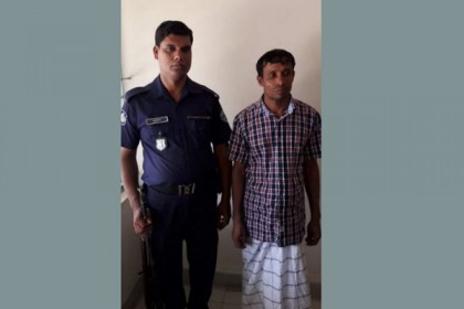 টেকনাফে পৃথক অভিযানে ২ শীর্ষ মানবপাচারকারী গ্রেফতার