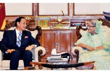 প্রধানমন্ত্রীর সঙ্গে হঠাৎ বৈঠক এরশাদের