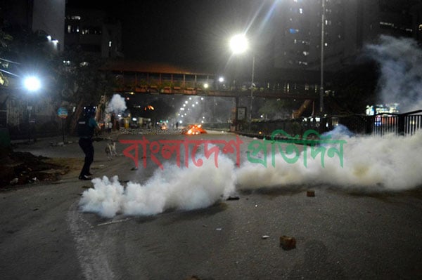 শাহবাগে থেমে থেমে সংঘর্ষ, আহত ৩০