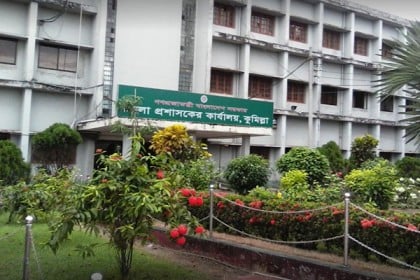 কুমিল্লা ডিসির মোবাইল নম্বর ক্লোন করে প্রতারণা 
