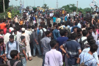 বরিশালে আন্দোলন চালিয়ে যাওয়ার ঘোষণা

