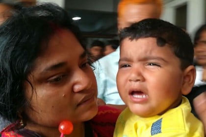খালার হেফাজতে থাকবে সন্তান, আদালতে অঝোরে কাঁদলেন মা