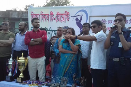 মুন্সীগঞ্জ বিজয় দিবস ক্রিকেট টুর্নামেন্টে গেস্ট অব অনার মাশরাফি