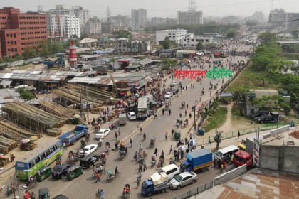 রামপুরা-কুড়িল বিশ্বরোডে শিক্ষার্থীদের অবরোধ