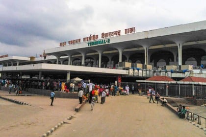 শাহজালালে ২২ লাখ টাকার বৈদেশিক মুদ্রা জব্দ