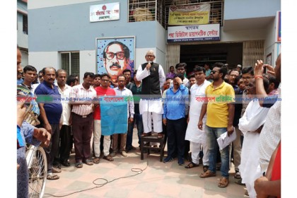 মুক্তিযোদ্ধাদের কোটা বাতিল না করার দাবিতে নেত্রকোনায় বিক্ষোভ