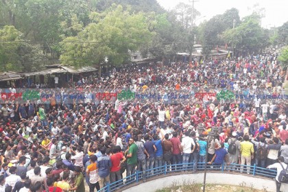 আন্দোলন চালিয়ে যাওয়ার আহ্বান রাবি শিক্ষার্থীদের
