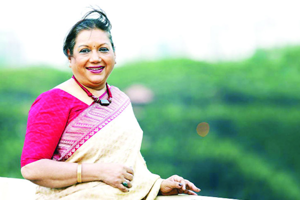 নিজ ফ্ল্যাটে লাঞ্ছনার শিকার কবরী!