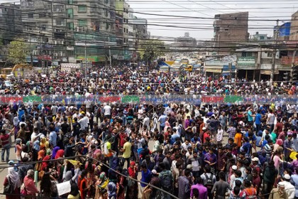 জবি শিক্ষার্থীদের আন্দোলনে অচল পুরান ঢাকা