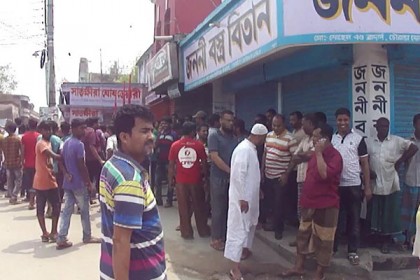 ঝিনাইদহে ব্যবসায়ী আটকের প্রতিবাদে ব্যবসা প্রতিষ্ঠানে ধর্মঘট
