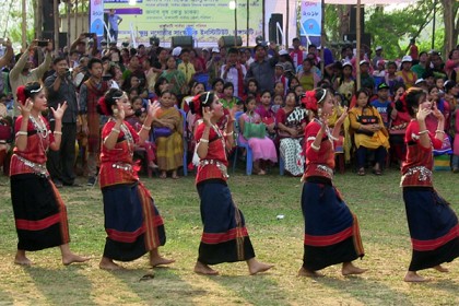 বৈসাবি ঘিরে রাঙামাটিতে নামছে পর্যটকের ঢল