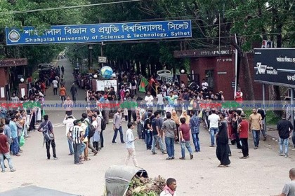 সকাল থেকে শাবিতে শিক্ষার্থীদের অবস্থান কর্মসূচি, ক্লাস-পরীক্ষা বর্জন