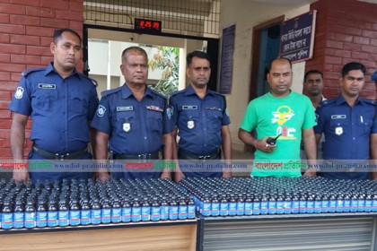 কলারোয়ায় ৬৯৪ বোতল ফেনসিডিল জব্দ
