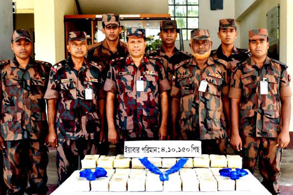 টেকনাফে ১২ কোটি টাকার ইয়াবা উদ্ধার