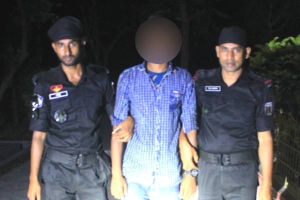 প্রশ্নপত্র ফাঁসকারী চক্রের সাথে জড়িত অভিযোগে আটক ১