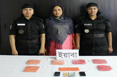 নারীর ‘ট্রাভেল’ ব্যাগেই ইয়াবা!