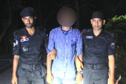প্রশ্নপত্র ফাঁসকারী চক্রের সাথে জড়িত অভিযোগে আটক ১