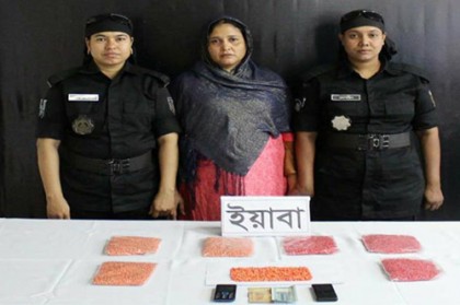 নারীর ‘ট্রাভেল’ ব্যাগেই ইয়াবা!