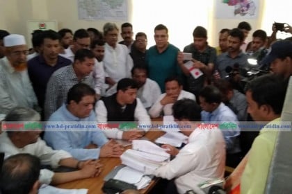 মনোনয়ন পত্র জমা দিলেন আওয়ামী লীগের জাহাঙ্গীর