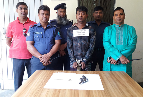 নরসিংদীতে রিভলবার ও গুলিসহ মৃত্যুদণ্ডপ্রাপ্ত আসামি গ্রেফতার