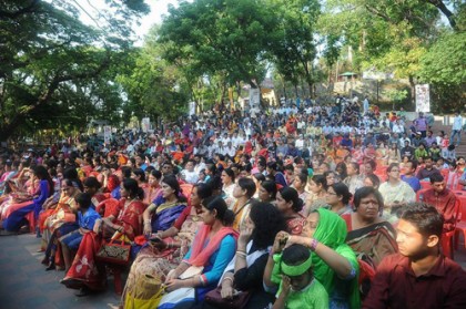 বর্ষবিদায় অনুষ্ঠানে মানুষের ঢল