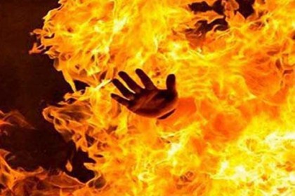 পরকীয়া লুকাতে সন্তানকে পুড়িয়ে হত্যা 