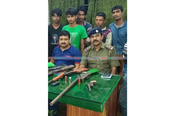 পশ্চিমবঙ্গের সুন্দরবনে অস্ত্রসহ ৫ বাংলাদেশি জলদস্যু আটক