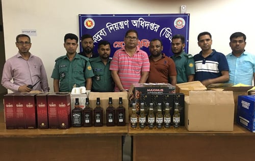 রাজধানীর শাহজাদপুরে বিদেশী মদসহ গ্রেফতার ১