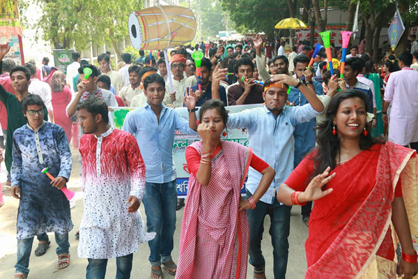 রঙে রঙিন রাবির বৈশাখ