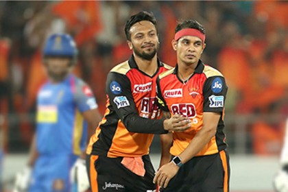 টস হেরে ফিল্ডিংয়ে সাকিবের হায়দারাবাদ