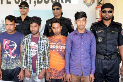 বগুড়ায় ছিনতাইকারি চক্রের ৪ সদস্য গ্রেফতার

