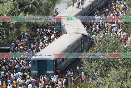 টঙ্গীতে ট্রেন লাইনচ্যুত, নিহত ৪