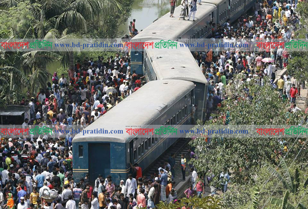 টঙ্গীতে ট্রেন লাইনচ্যুত, নিহত ৪