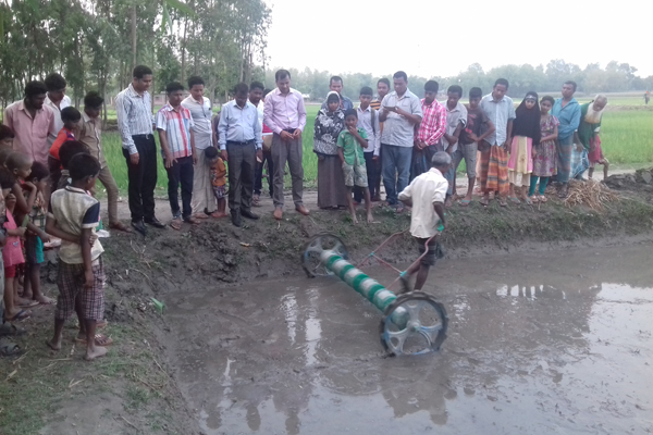 ধান চাষে জনপ্রিয় হয়ে উঠেছে ড্রাম সিডার পদ্ধতি