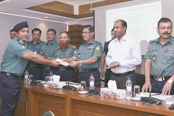 মার্চে ভালো কাজের স্বীকৃতি হিসেবে ডিএমপিতে পুরস্কৃত হলেন যারা