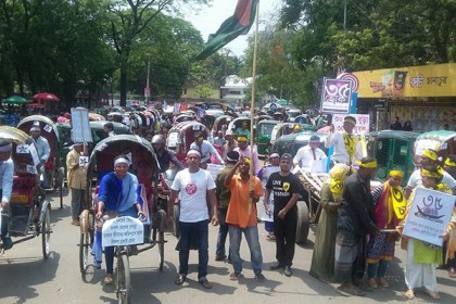 চাকরিতে প্রবেশের বয়স ৩৫ করার দাবিতে রাজধানীতে রিকশা র‌্যালি