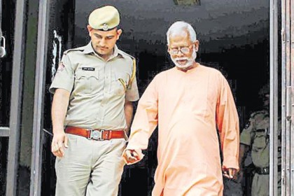 হায়দরাবাদের মক্কা মসজিদে বিস্ফোরণ মামলায় বেকসুর খালাস ৫