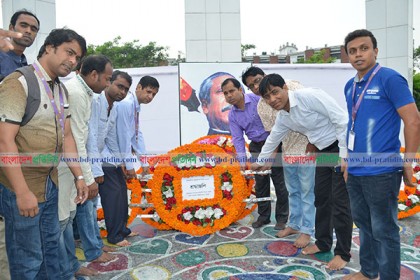 মুজিবনগর দিবসে বেরোবিতে বঙ্গবন্ধুর প্রতিকৃতিতে শ্রদ্ধা
