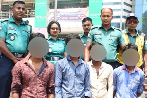 লাইসেন্স না থাকায় রাজধানীতে ৪ চালক গ্রেফতার