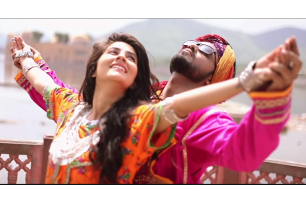 নতুন মিউজিক ভিডিওতে নজর কেড়েছেন মাহিম!