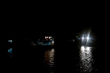 ঝড়ো বাতাসের কারণে পাটুরিয়া-দৌলতদিয়ায় ফেরি চলাচল বন্ধ