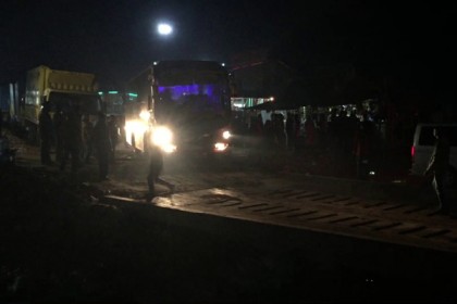 ২ ঘন্টা বিলম্বের পর শিমুলিয়া-কাঁঠালবাড়িতে ফেরি চলাচল শুরু 