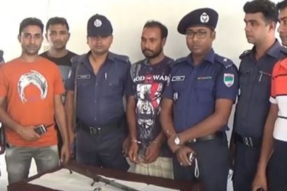 ঝিনাইদহে অস্ত্র ও গুলিসহ সন্ত্রাসী আটক