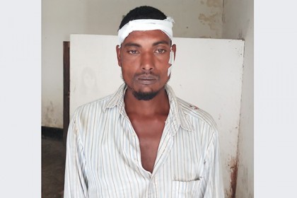 নেত্রকোনায় স্ত্রীকে দা দিয়ে কুপিয়ে হত্যা, স্বামী আটক

