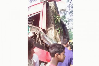 ধামরাইয়ে সড়ক দুর্ঘটনায় আহত ৫০