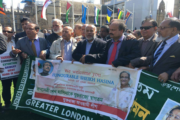 জয় বাংলা স্লোগানে মুখরিত লন্ডন পার্লামেন্ট চত্বর