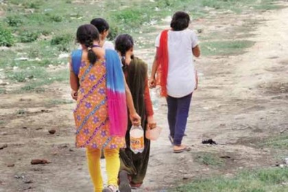ভারতে লোকেরা টয়লেটে যায় না কেন?