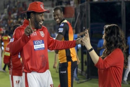 প্রীতির সাথে 'ভাংড়া' নাচলেন গেইল
