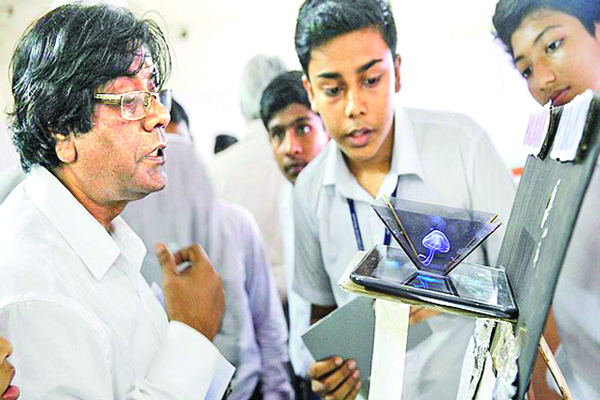 পাট থেকে সোনালি ব্যাগ